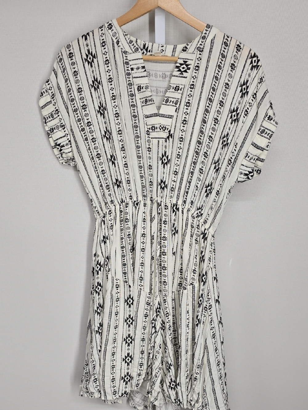 Blu Pepper White and‎ Black Tribal Print Blouse